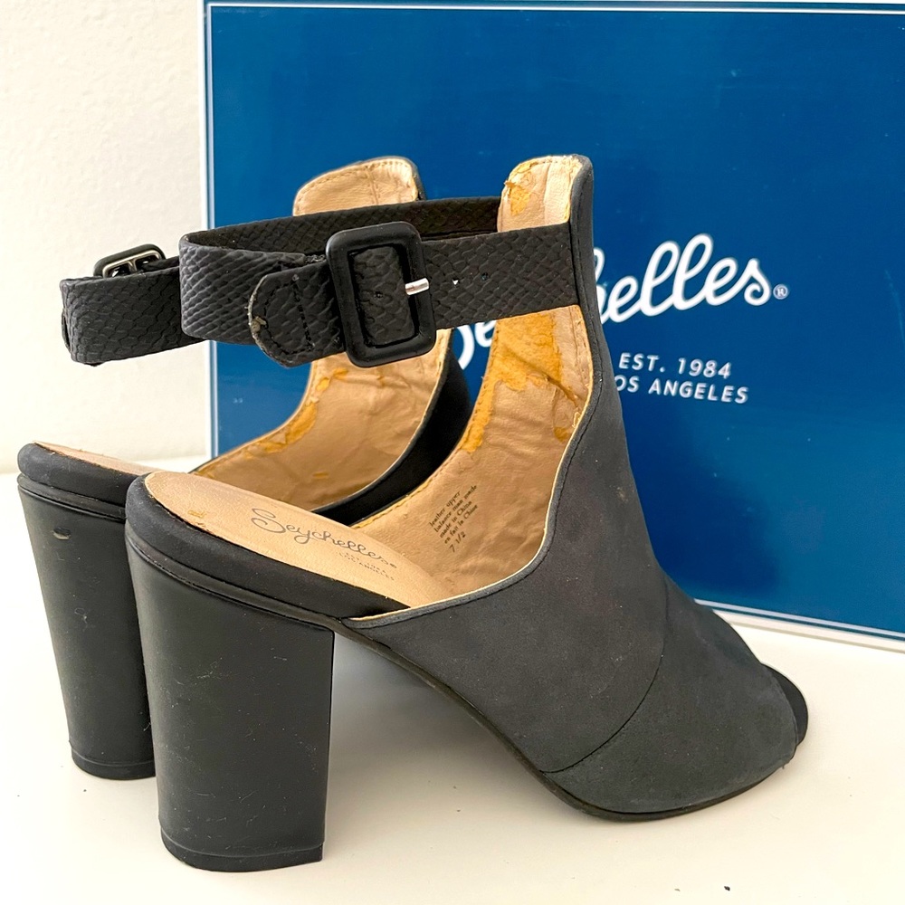 Seychelles “Discovery” Black Leather Open-Toe 3.5” Heel size 7.5M